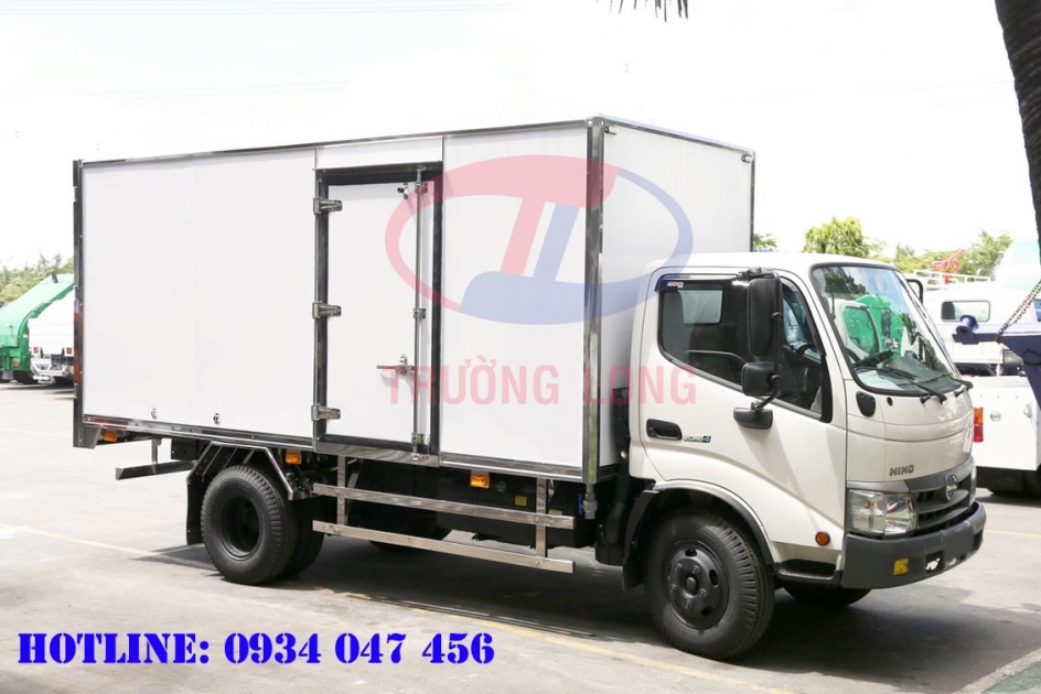 Xe tải Hino 5 tấn thùng kín - XZU342L thùng dài 4m5